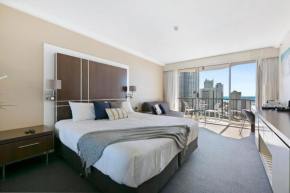 Beachside Studio with Ocean and city views